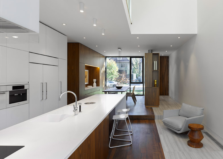 Moore_park_residence_by_Drew_Mandel_Architects_dezeen_784_3